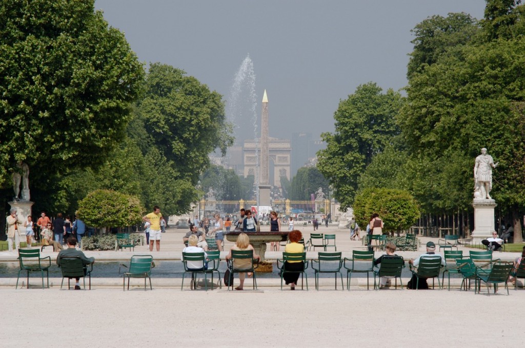 Počitek v parku Jardin de Tuileries