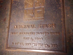 Spominska plošča na lokaciji prvega zaklada.