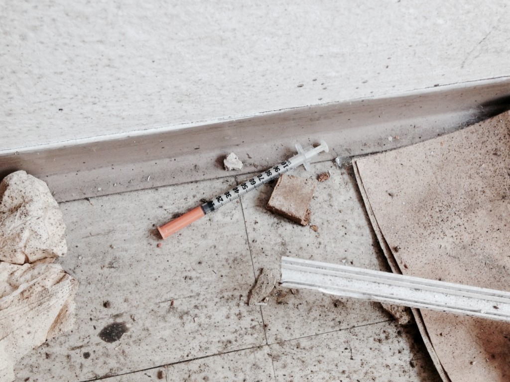 Odvržena inzulinka v opuščeni stavbi ZD Litostroj