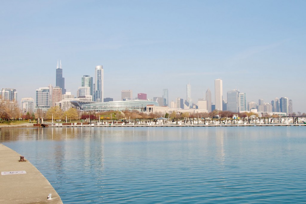 Pogled na Chicago v jutranjem mrazu z juga.