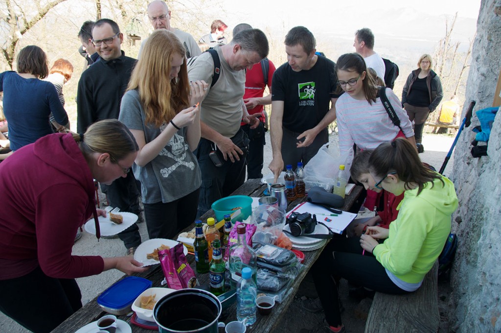 Gneča na prijavnici in okoli nje