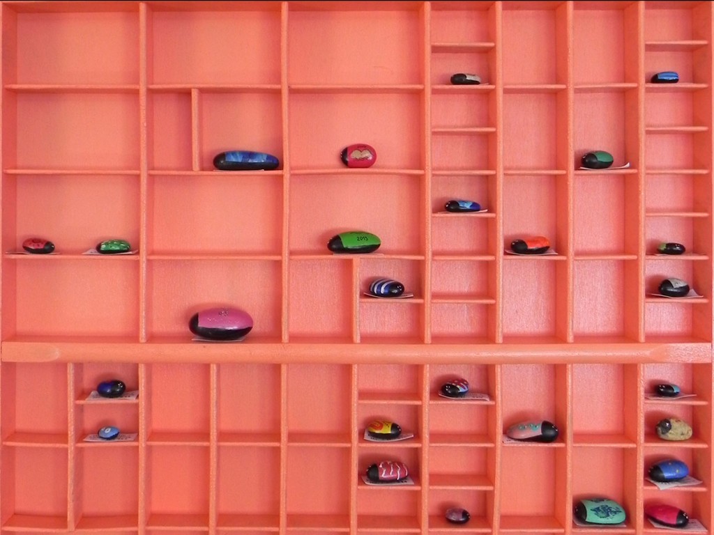 Muzej kamnitih hroščkov in smajlijev ekipe Tomsetki