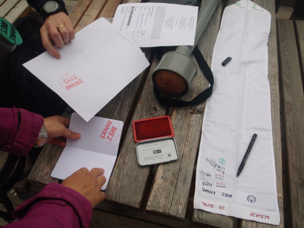 Kaj vse je skrivala kurirčkova torbica!