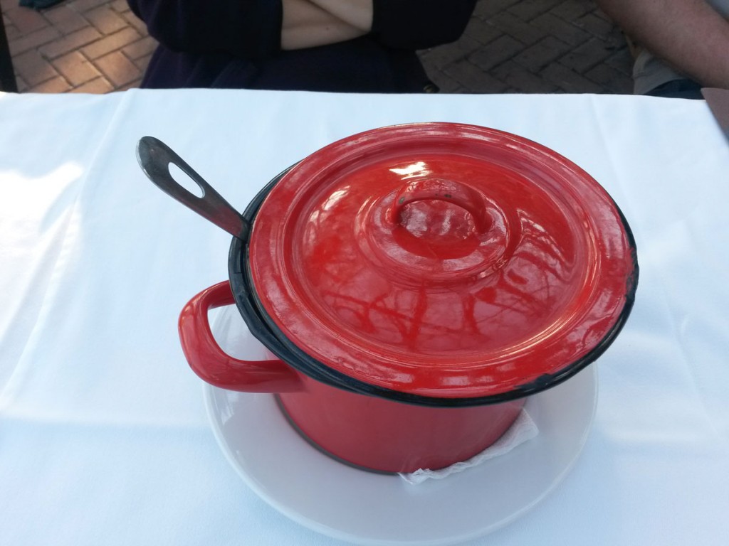 Dvigni pokrov in povohaj!