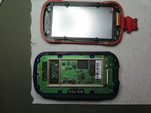 Ločeni polovici naprave.