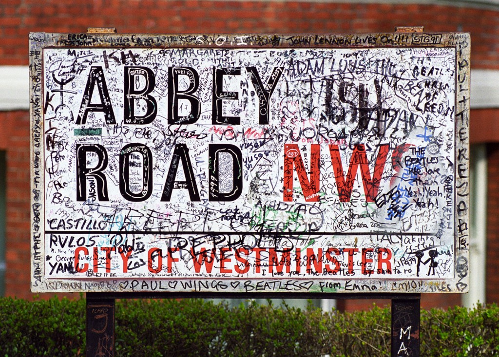 Abbey Road, romarski cilj oboževalcev skupine The Beatles.