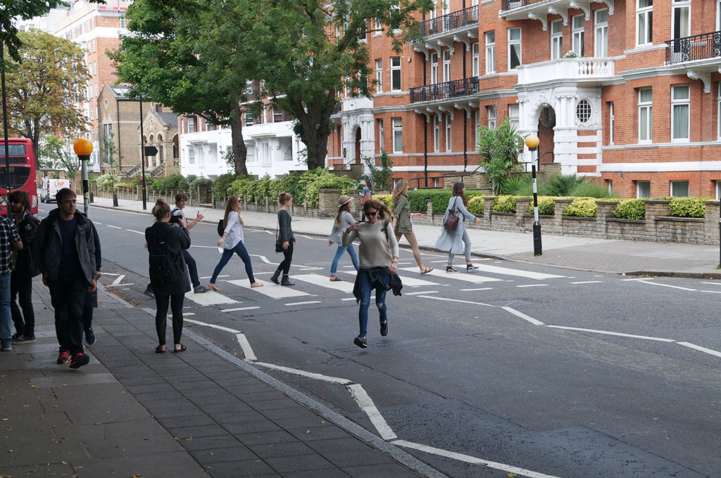 Na prehodu se ves čas dogaja.