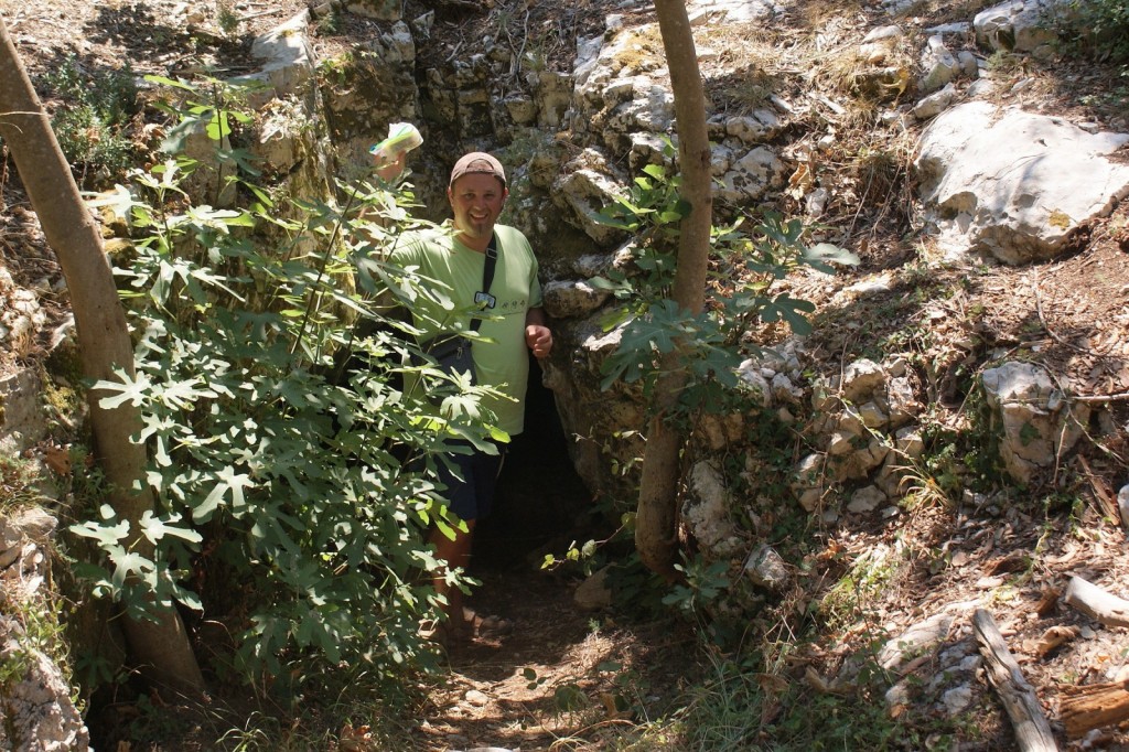 zaklad pred neznano jamo blizu pule