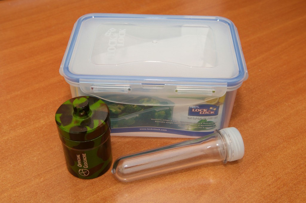 Tihožitje s kakovostnimi vsebniki.