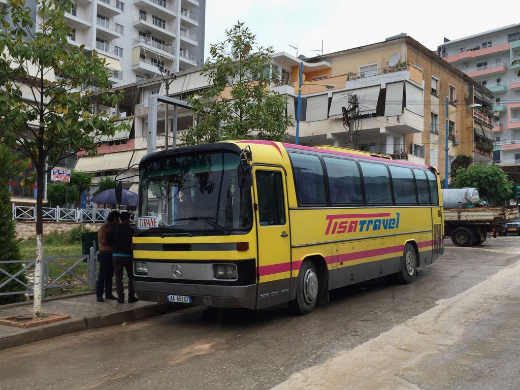 Avtobus me je že čakal.