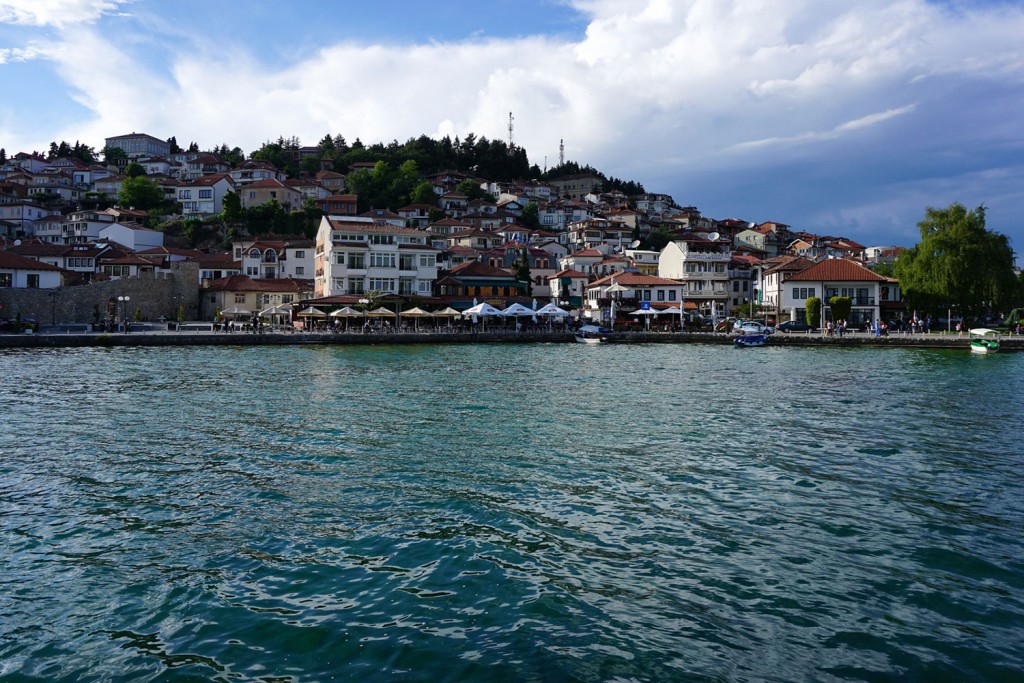 Pogled na mesto Ohrid iz pristanišča.