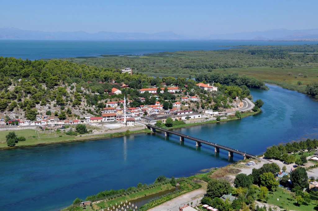 Reka Bojana in Skadarsko jezero.
