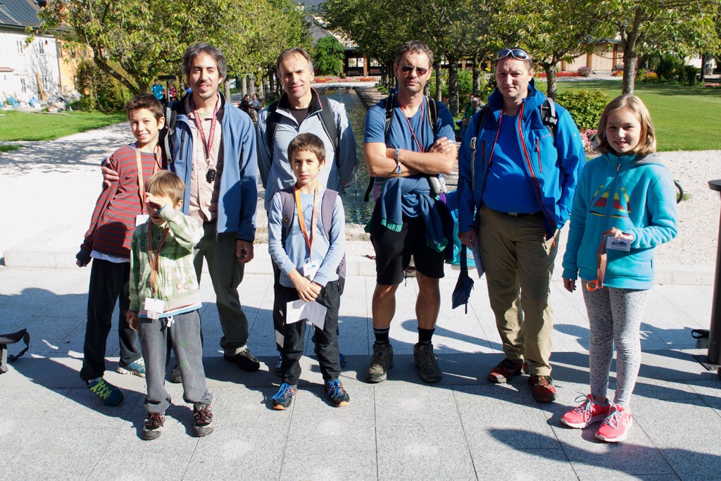 Slovenska odprava v jutranjem soncu ...