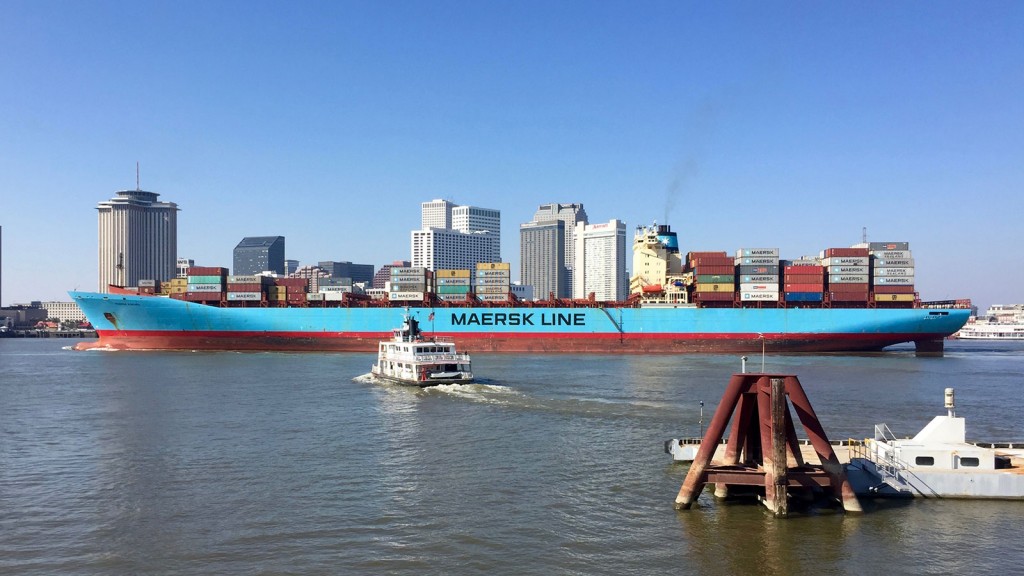 In še ena z večjo ladjo.