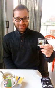 Predaja geokovanca srečnemu dobitniku.