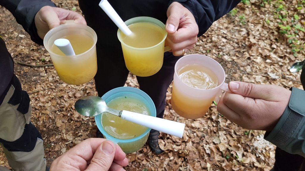 Juhica iz vrečke - prvi topli obrok