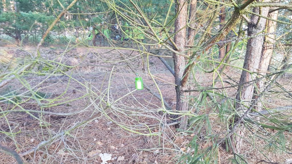 Zakladek pod šotorom, no dejansko je bil 2 metra stran