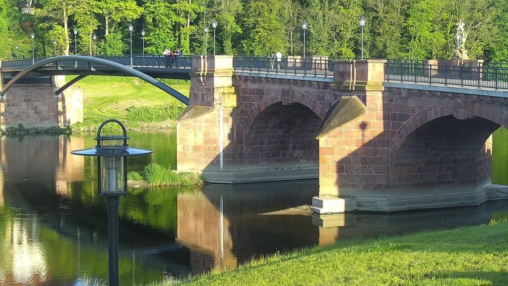 Web posnetek na mostu