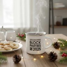 Retro emajliran lonček Kamnik 2025 Block Party (zadaj)